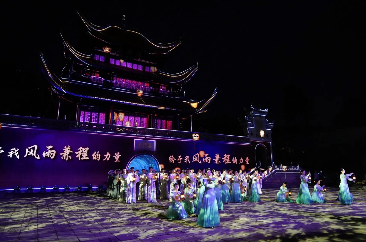 《今上岳阳楼》璀璨启幕——用光影科技重塑忧乐精神