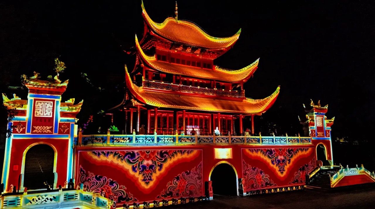 《今上岳阳楼》璀璨启幕——用光影科技重塑忧乐精神