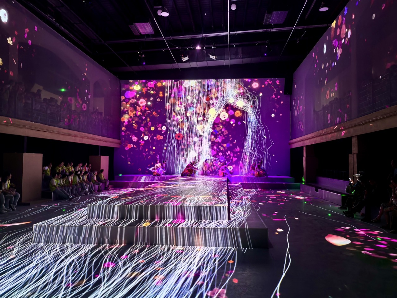 光影为笔·丝路新生 | 巴可投影点亮天山明月城丝路有戏